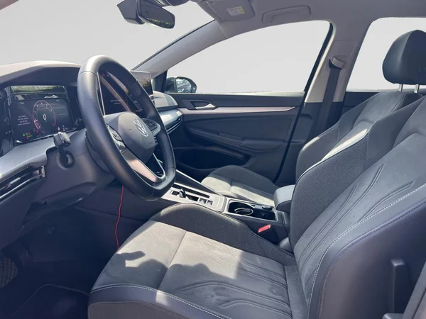 VOLKSWAGEN Golf VIII (2026) — foto 20 van 24
