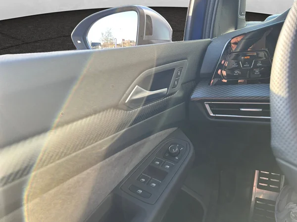 VOLKSWAGEN Golf VIII R (2026) — foto 14 van 16
