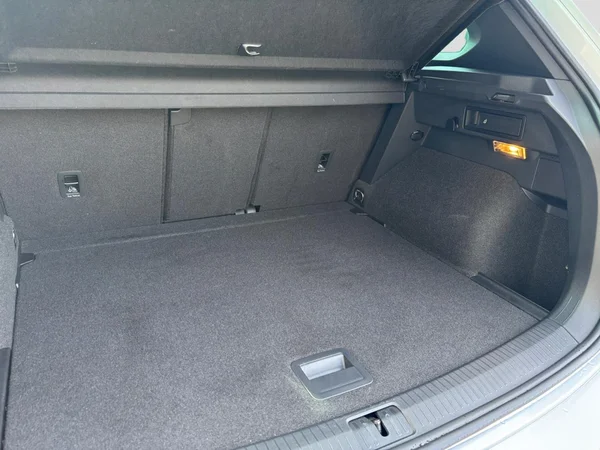 VOLKSWAGEN Tiguan (2021) — foto 10 van 24