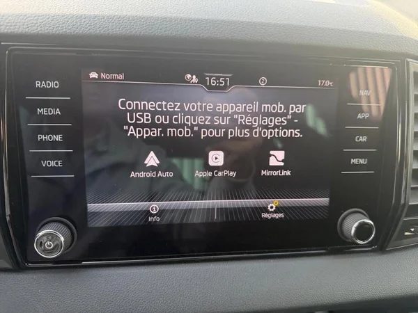SKODA Karoq (2023) — foto 8 van 29