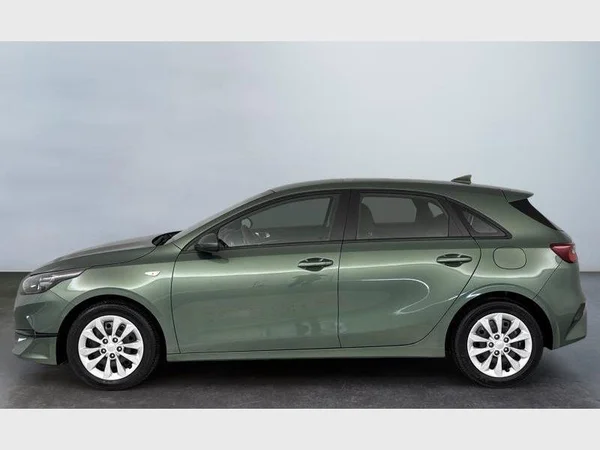 Kia CEED (2023) — foto 10 van 15