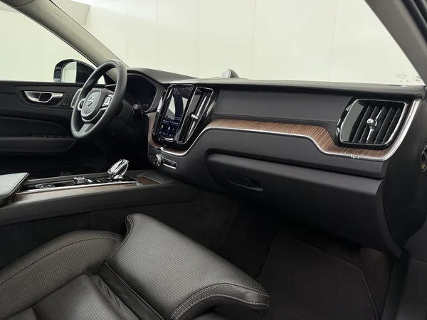 VOLVO XC60 (2022) — foto 3 van 32