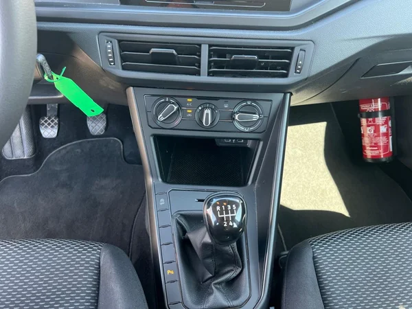 VOLKSWAGEN Taigo (2023) — foto 17 van 24