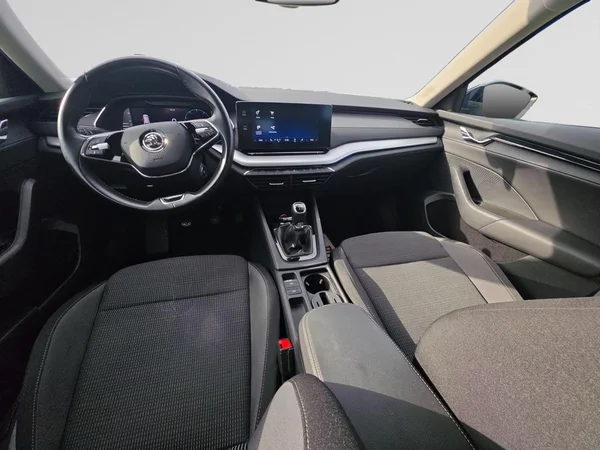 SKODA Octavia Combi (2021) — foto 2 van 24