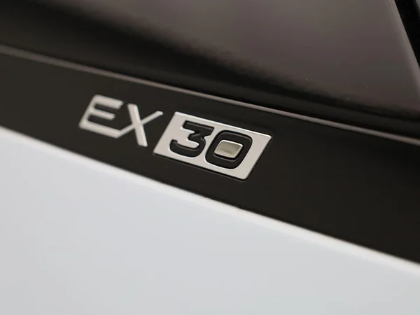 Volvo EX30 (2024) — foto 8 van 48