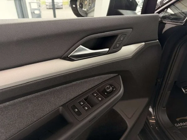 Volkswagen Golf (2024) — foto 15 van 23