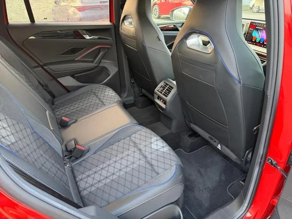VOLKSWAGEN Tiguan (2024) — foto 11 van 27