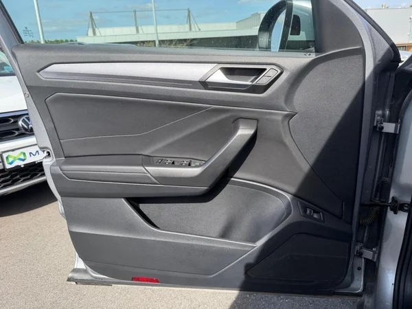 VOLKSWAGEN T-Roc (2022) — foto 7 van 25