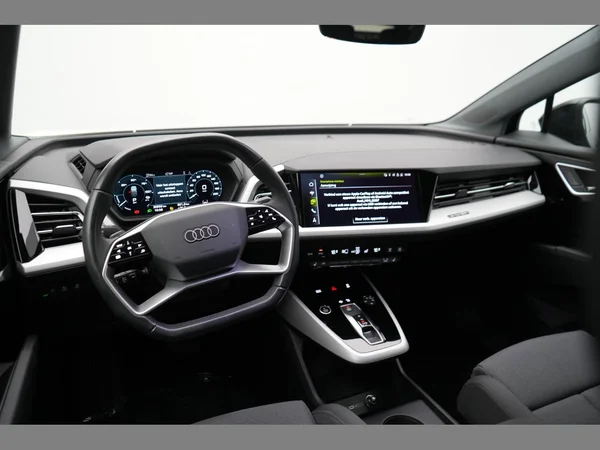 AUDI Q4 Sportback e-tron (2023) — foto 2 van 23