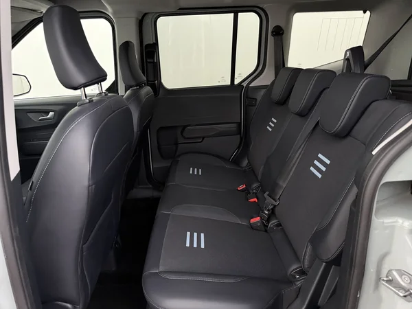 FORD TOURNEO COURIER (2025) — foto 5 van 27