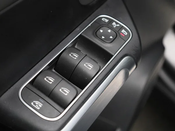 Mercedes-Benz EQB (2023) — foto 30 van 53