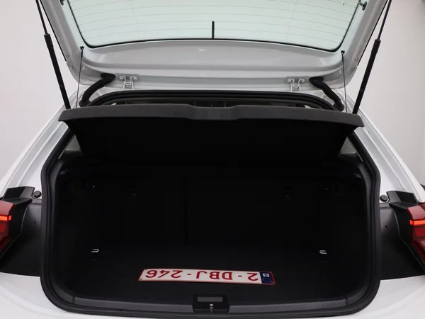 Volkswagen Polo (2023) — foto 8 van 38