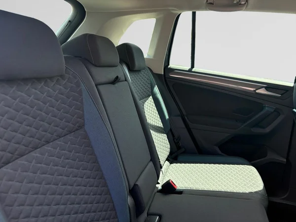 VOLKSWAGEN Tiguan (2019) — foto 4 van 24