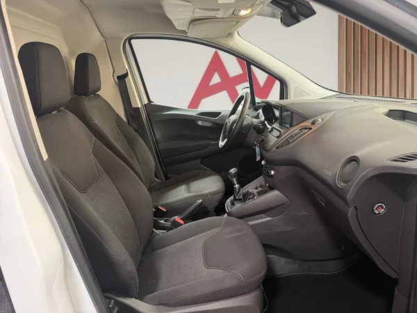Ford Transit-Courier (2020) — foto 21 van 29