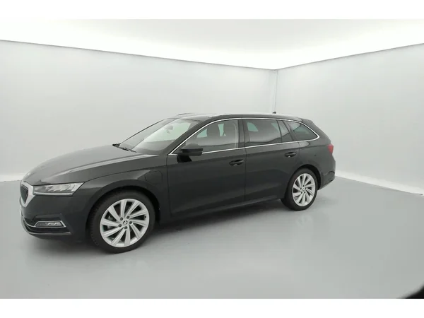 SKODA Octavia Combi PHEV (2022) — foto 32 van 36