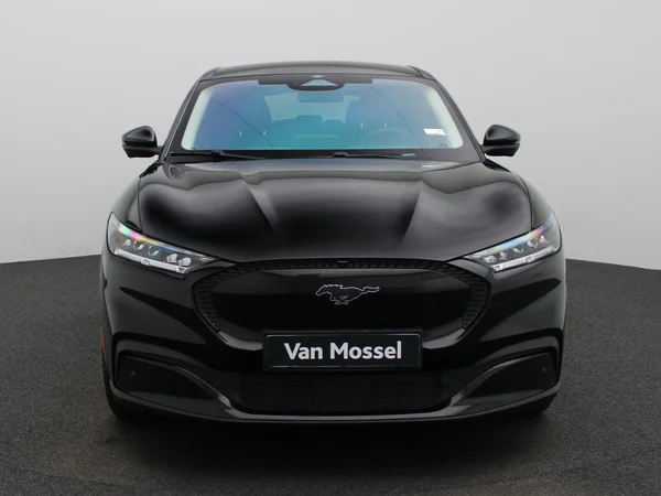 Ford Mustang Mach-E (2023) — foto 23 van 41