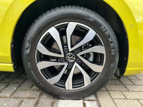 VOLKSWAGEN Golf VIII (2022) — foto 21 van 24