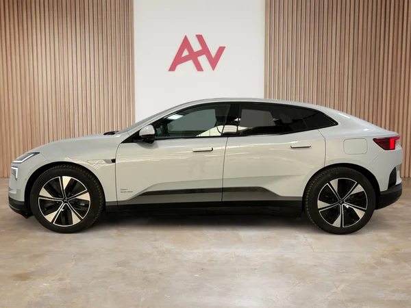 Polestar 4 (2025) — foto 2 van 32