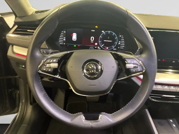 SKODA Octavia Combi (2024) — foto 16 van 24