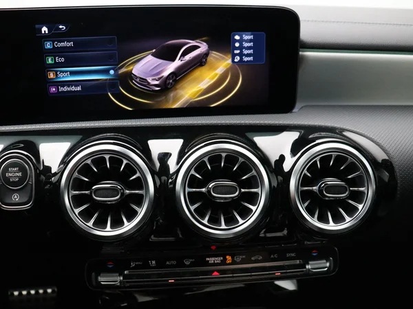 Mercedes-Benz CLA (2023) — foto 11 van 30