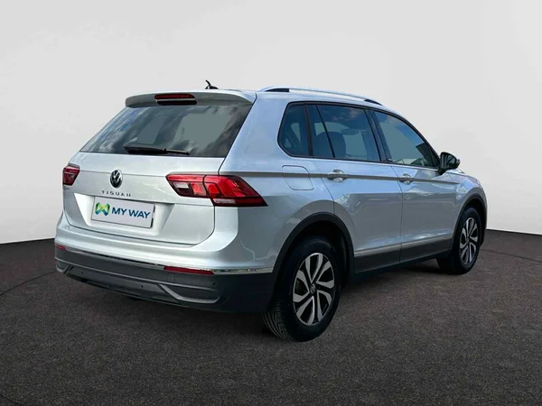 VOLKSWAGEN Tiguan (2021) — foto 18 van 24
