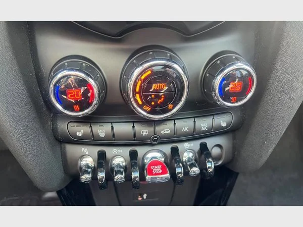 MINI Mini 5 Doors (2018) — foto 16 van 25