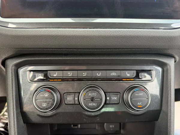 Volkswagen Tiguan (2019) — foto 5 van 24