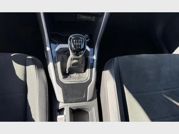 Volkswagen T-Roc (2023) — foto 13 van 29