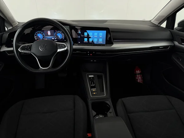 VOLKSWAGEN Golf Variant (2024) — foto 28 van 28