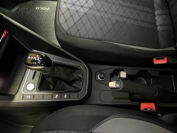 VOLKSWAGEN Polo (2024) — foto 9 van 21