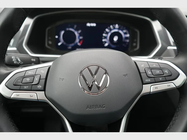 VOLKSWAGEN Tiguan eHybrid (PHEV) (2024) — foto 14 van 30