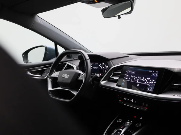 Audi Q4 e-tron (2021) — foto 39 van 48