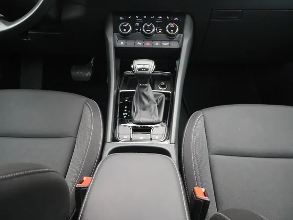 Škoda Karoq (2022) — foto 5 van 24