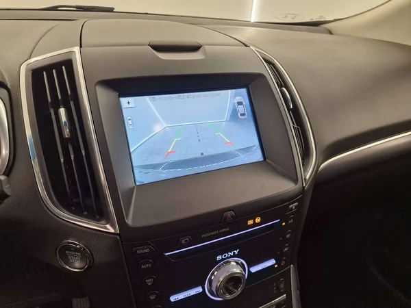 Ford Edge (2018) — foto 8 van 17