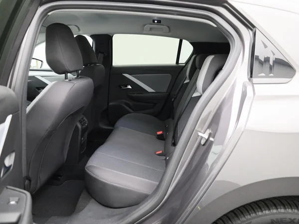 Opel Astra (2023) — foto 2 van 37