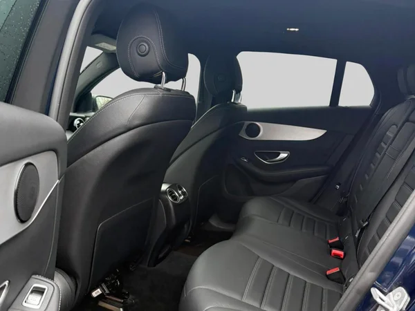 Mercedes-Benz GLC (2016) — foto 5 van 15