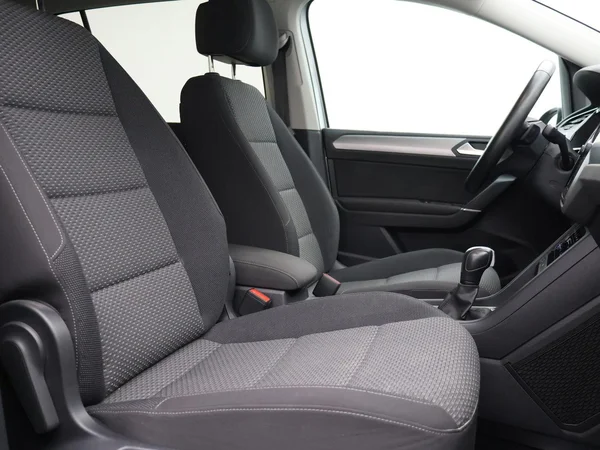 VOLKSWAGEN Touran (2022) — foto 26 van 29