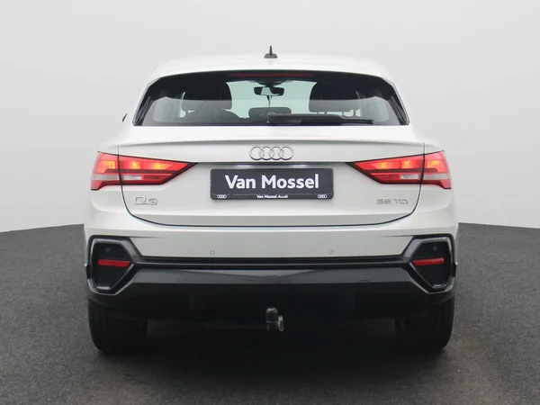Audi Q3 (2022) — foto 36 van 40