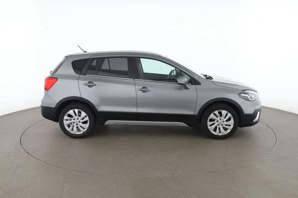 Suzuki SX4 (2018) — foto 13 van 16