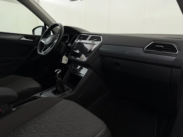 VOLKSWAGEN Tiguan (2022) — foto 3 van 28