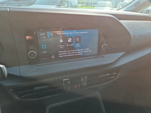 VOLKSWAGEN Caddy Maxi Van (2023) — foto 3 van 20