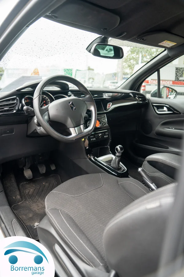 Citroen DS3 (2015) — foto 24 van 37