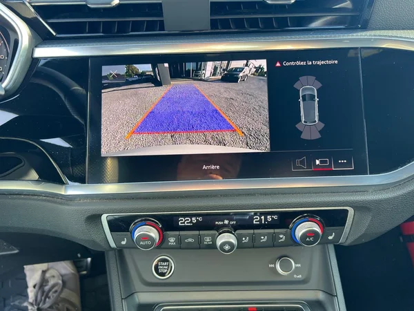 AUDI Q3 (2024) — foto 2 van 17