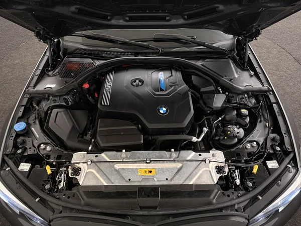 BMW 330 (2020) — foto 6 van 30