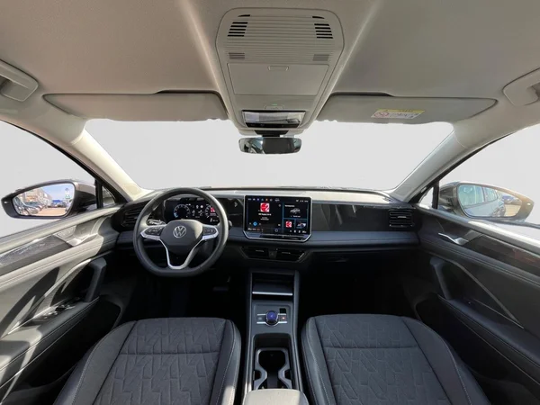 VOLKSWAGEN Tiguan (2025) — foto 14 van 21