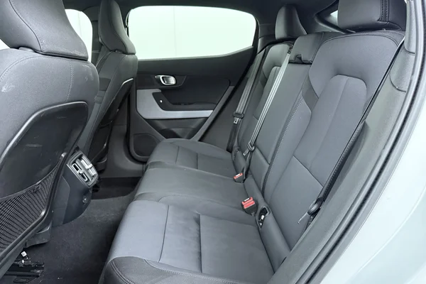 POLESTAR Polestar 2 (2023) — foto 20 van 21