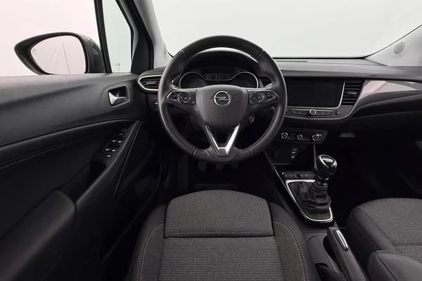 Opel Crossland (2023) — foto 10 van 29