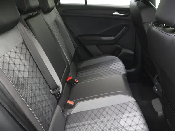 Volkswagen T-Roc (2023) — foto 19 van 24