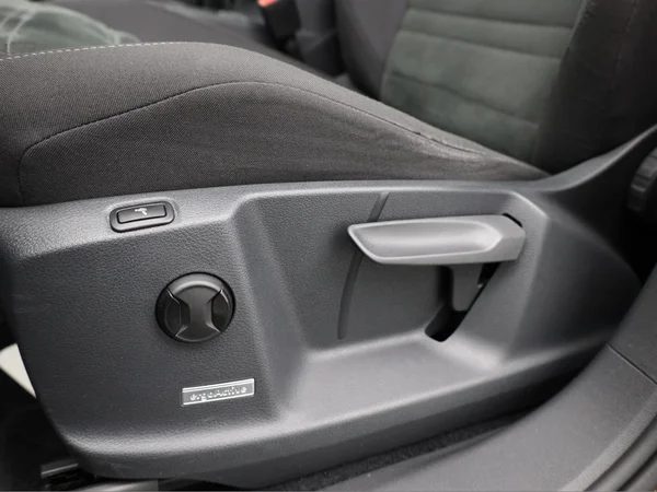 VOLKSWAGEN Touran (2017) — foto 8 van 23
