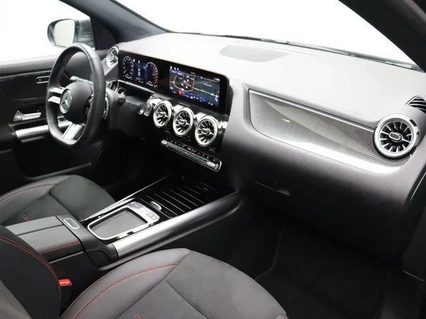 Mercedes-Benz GLA (2025) — foto 27 van 36